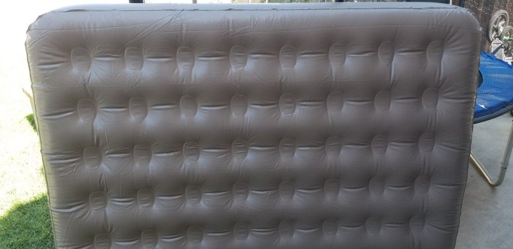 Coleman 9.5" Queen Air Mattress