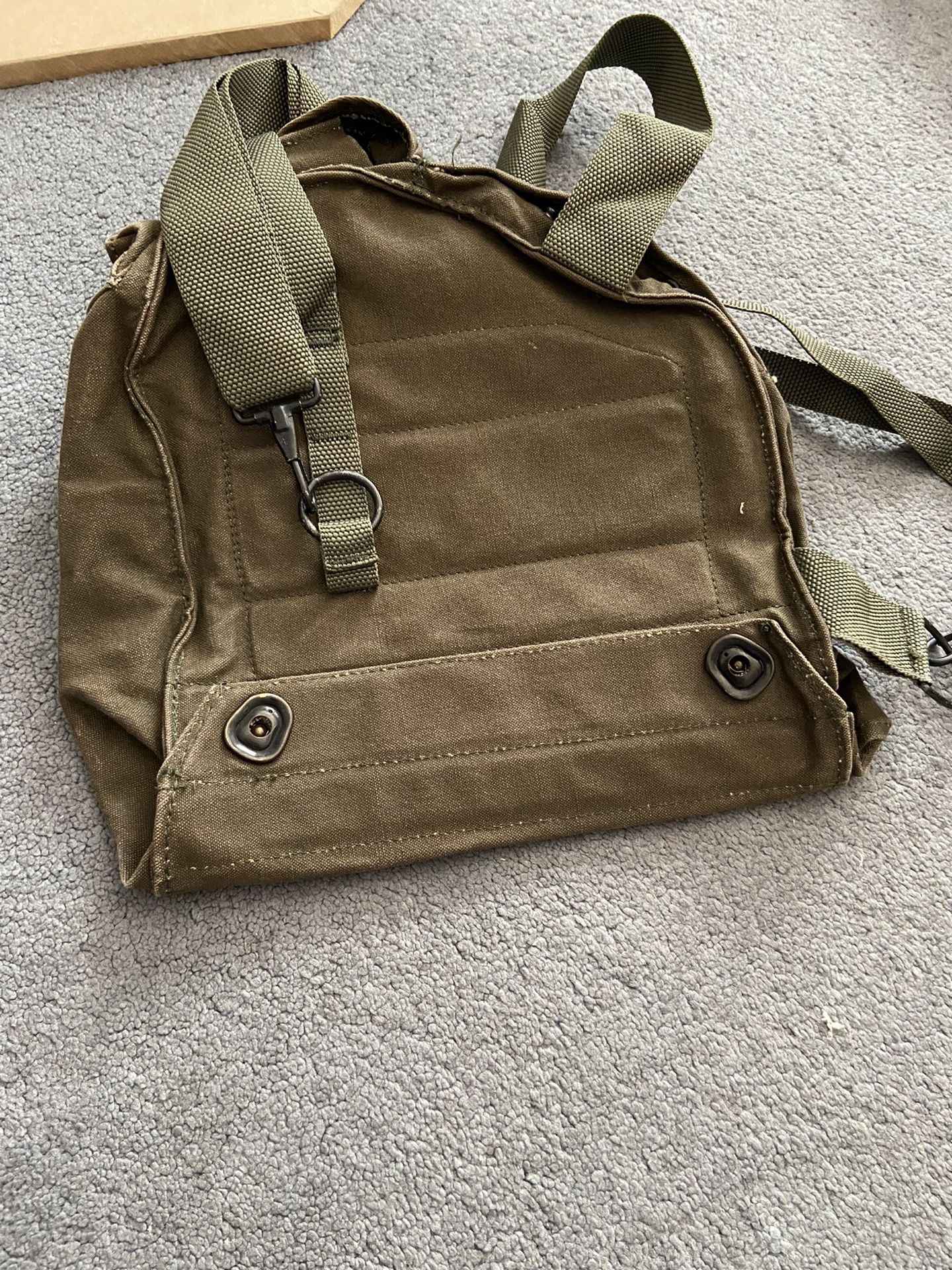 US ARMY M17A2 GAS MASK BAG GOOD SHAPE