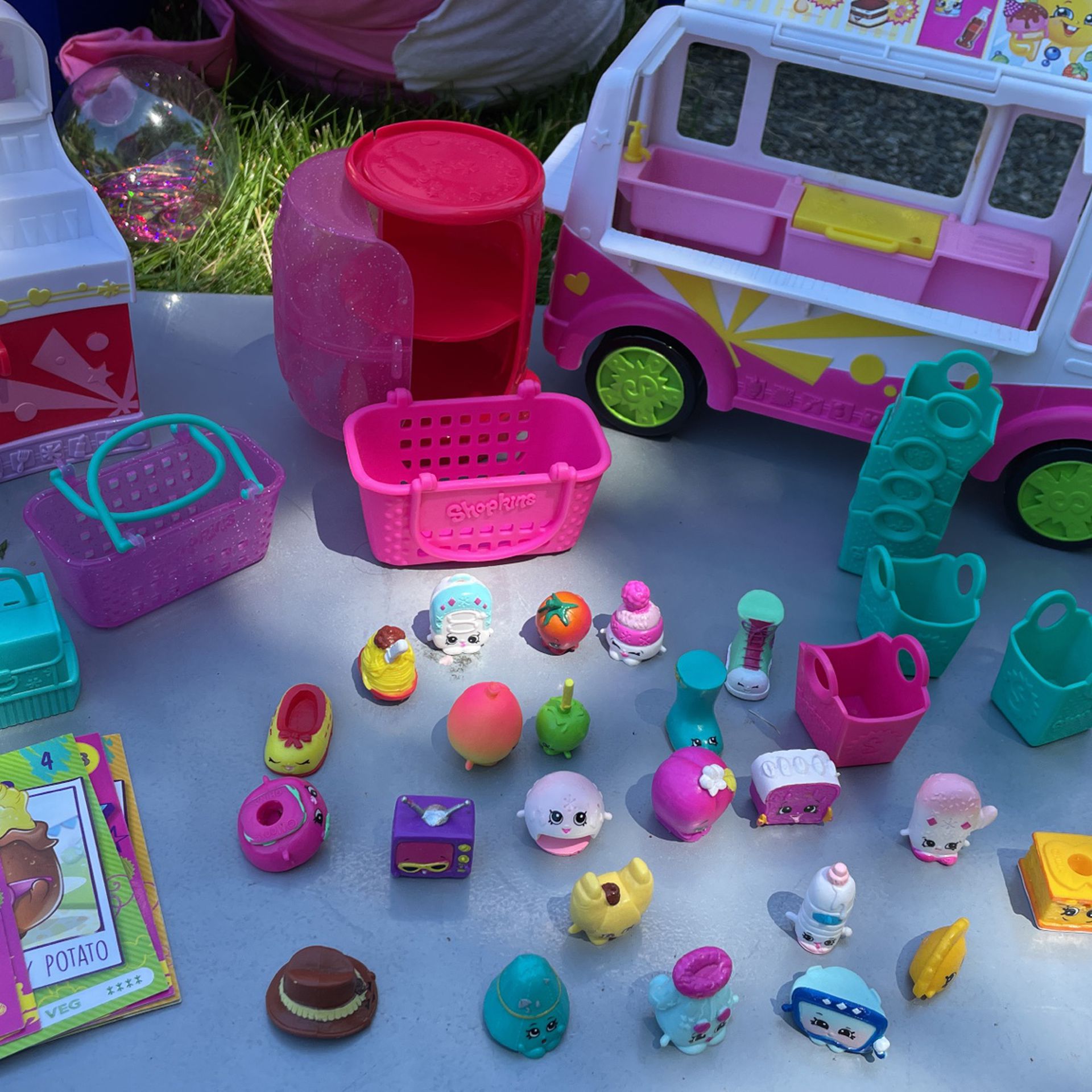 ***SHOPKINS*** Miniatures collectibles Sold As Set