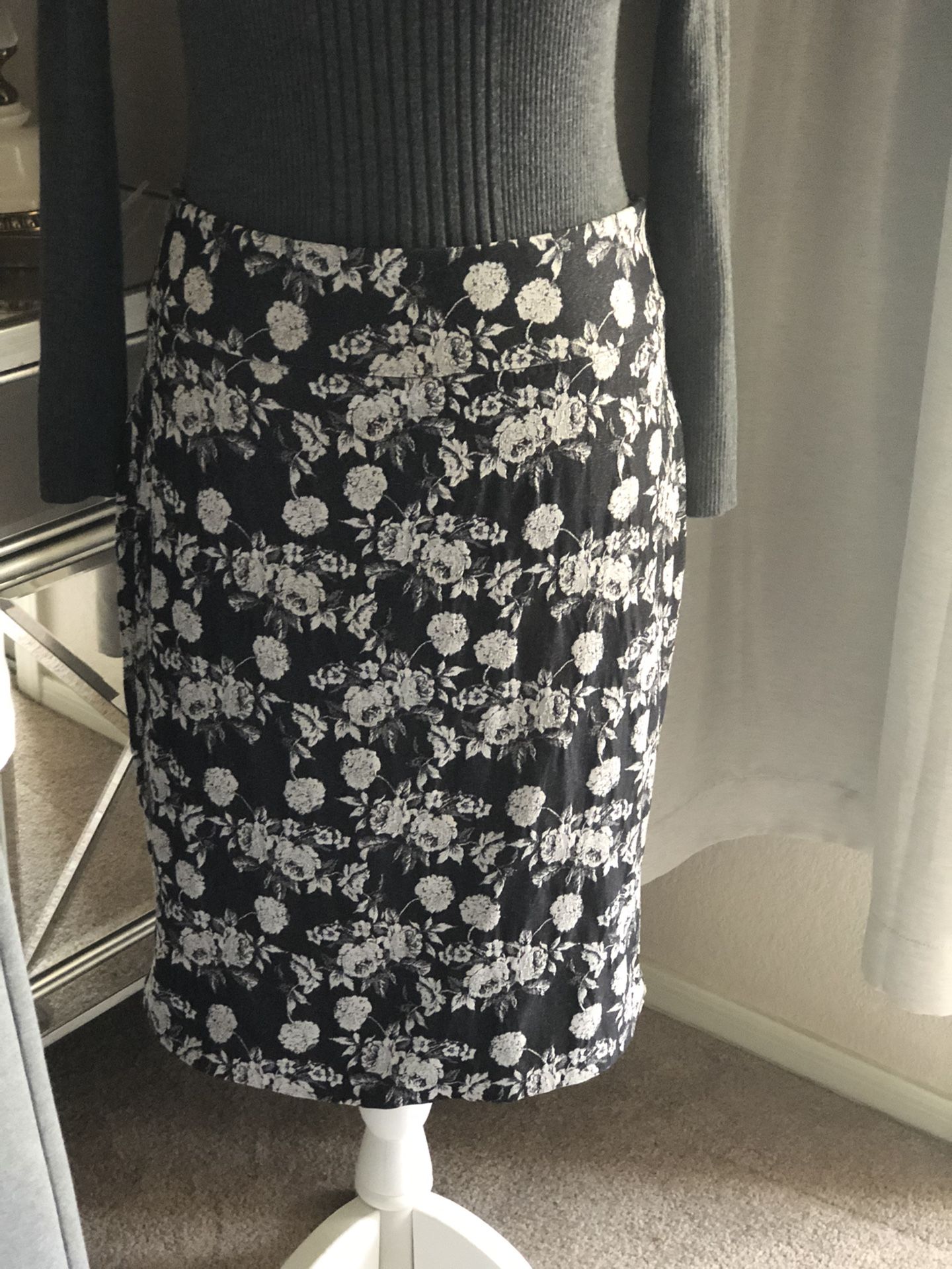Gray Rose Pencil Skirt