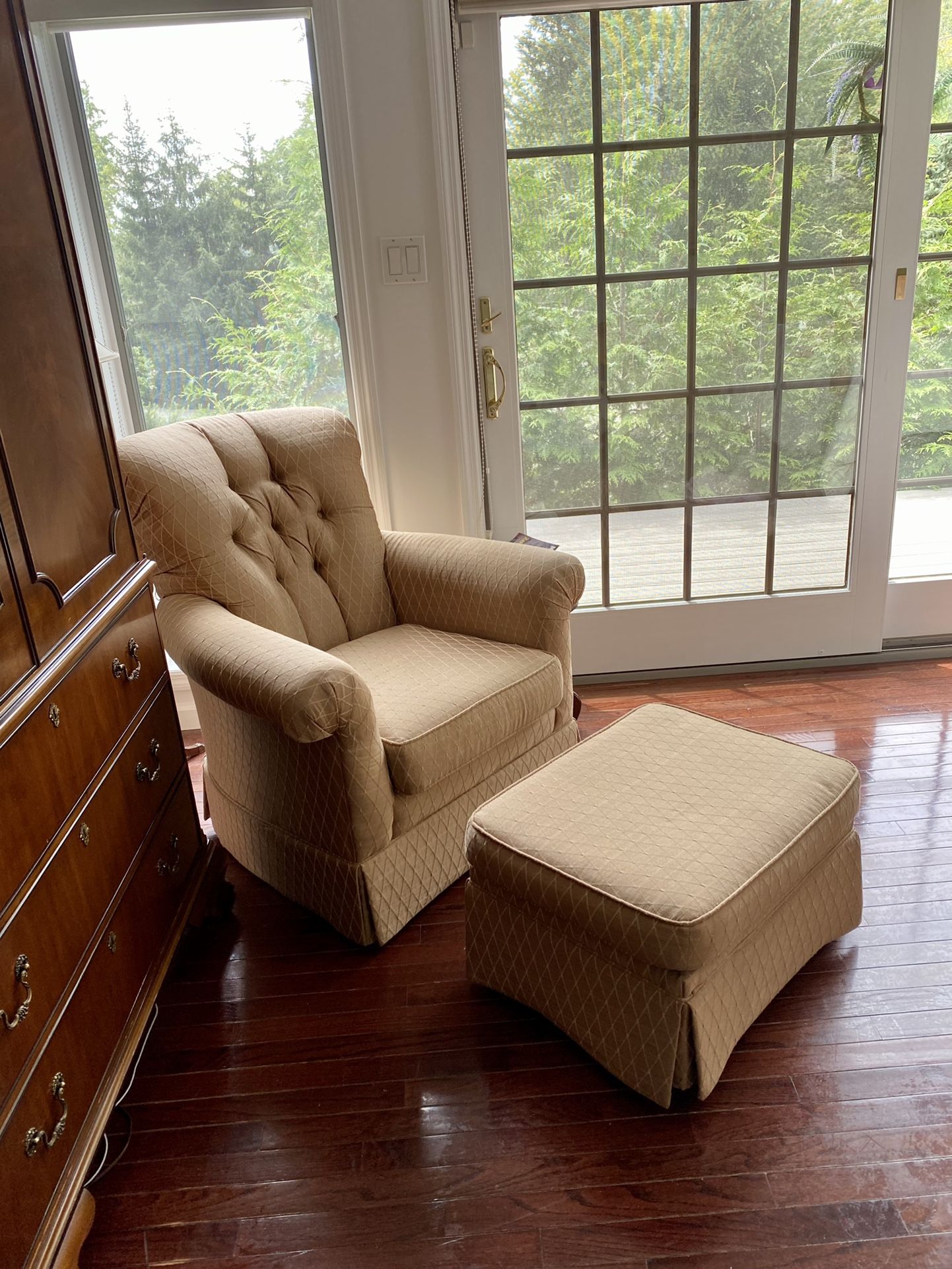 Chair with Ottoman