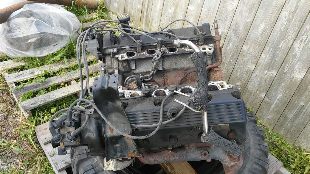 Ford 4.6L Motor, High Mileage, Plus Intake & Throttle Body