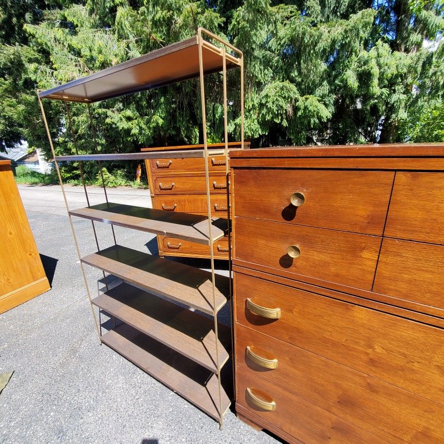 Beautiful Mid Century Modern Metall Bookshelf/ Bookcase