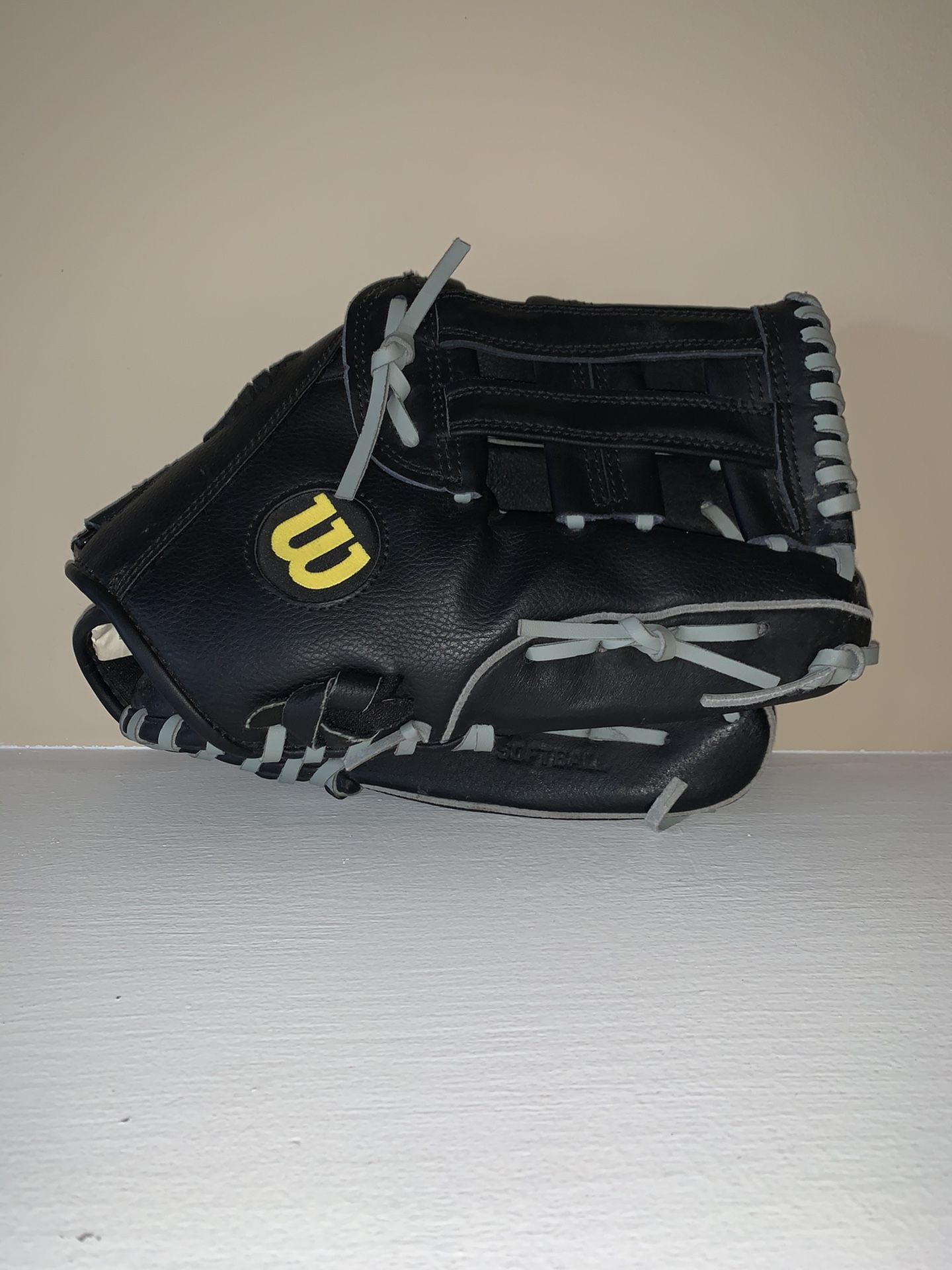 Wilson softball glove - Adult size