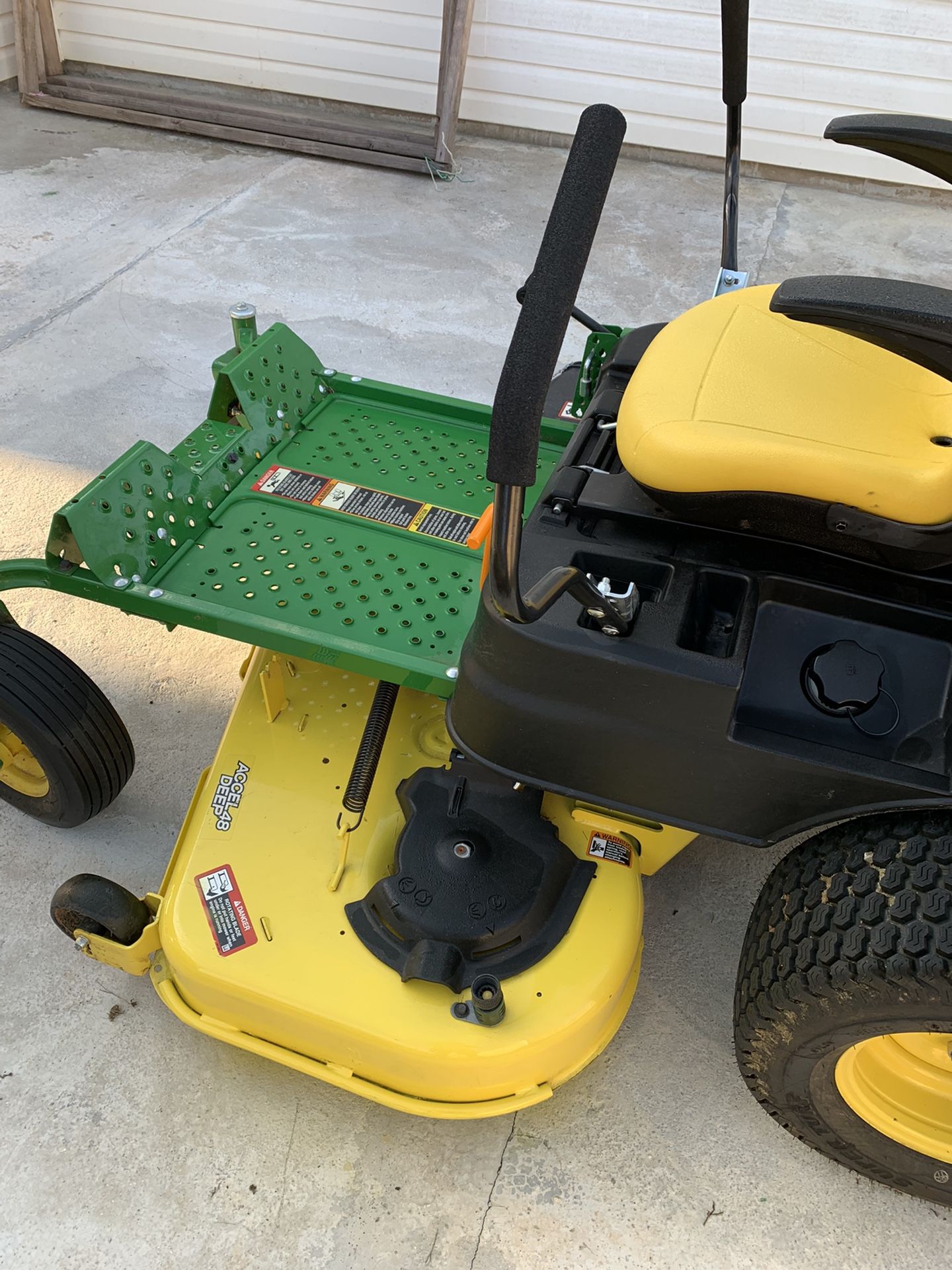 John Deere Zero Turn 355e 48 Deck 20 Hour On It