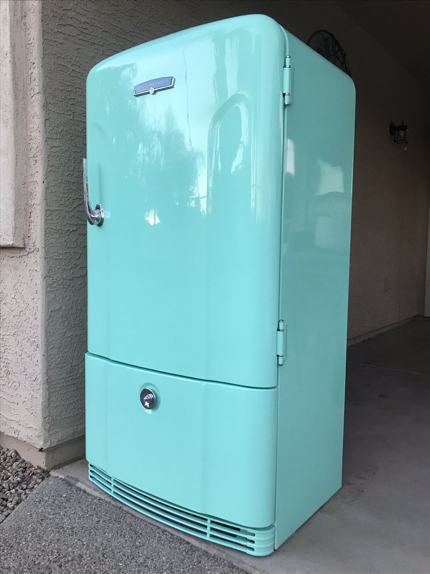 Vintage 1950s Hotpoint refrigerator for Sale in Queen Creek, AZ OfferUp