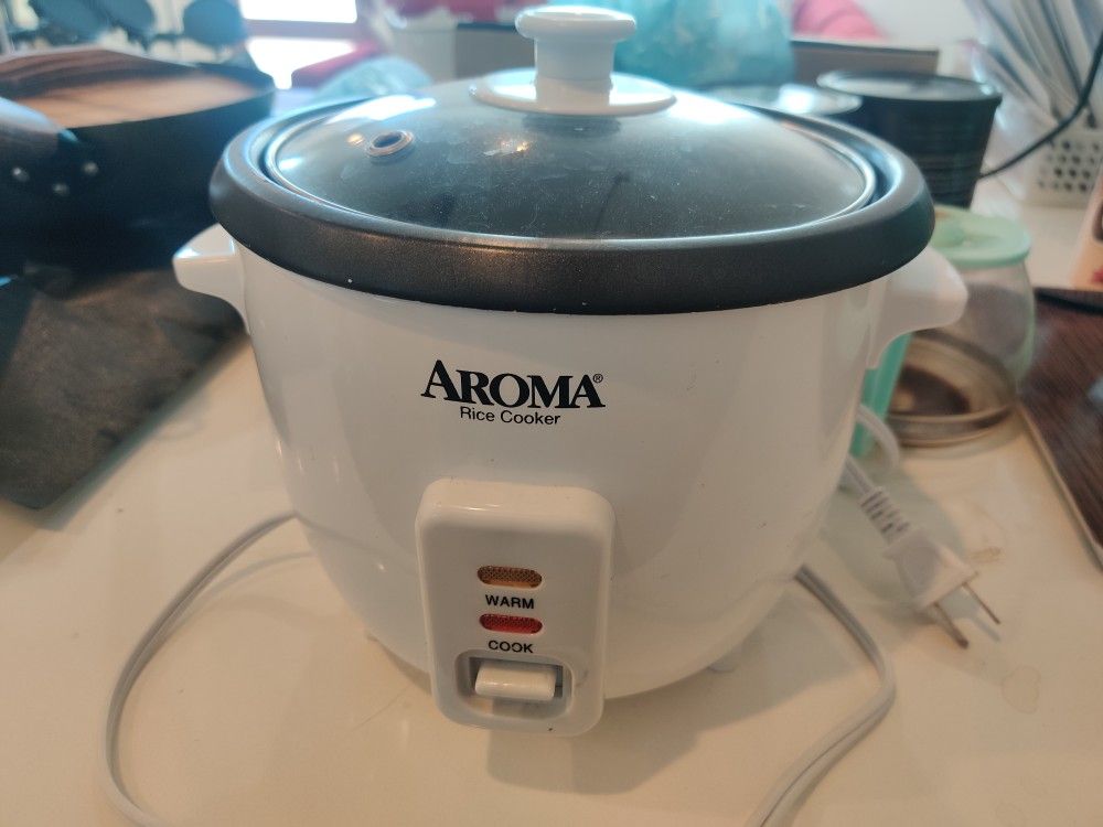 Small Aroma Rice Cooker for Sale in Seattle, WA - OfferUp