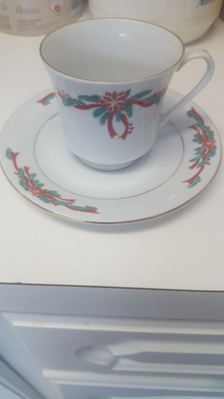 Fine China Dinnerware Set