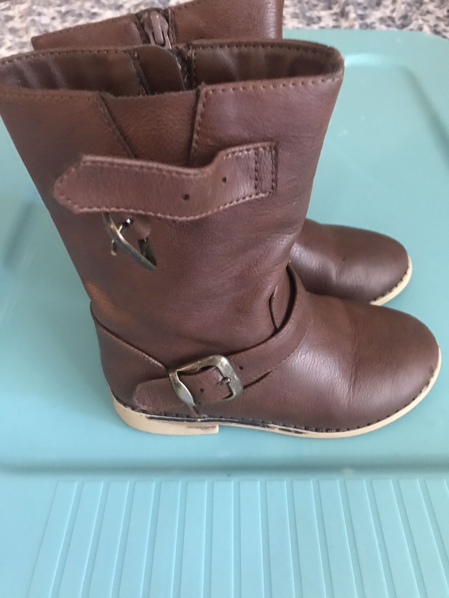 Cat and jack boots 👢 Size 9