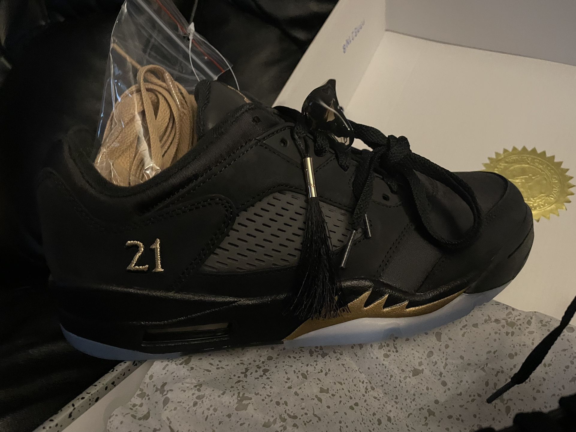 JORDAN 5 Low (Graduation 20/21) Dead stock Size 9