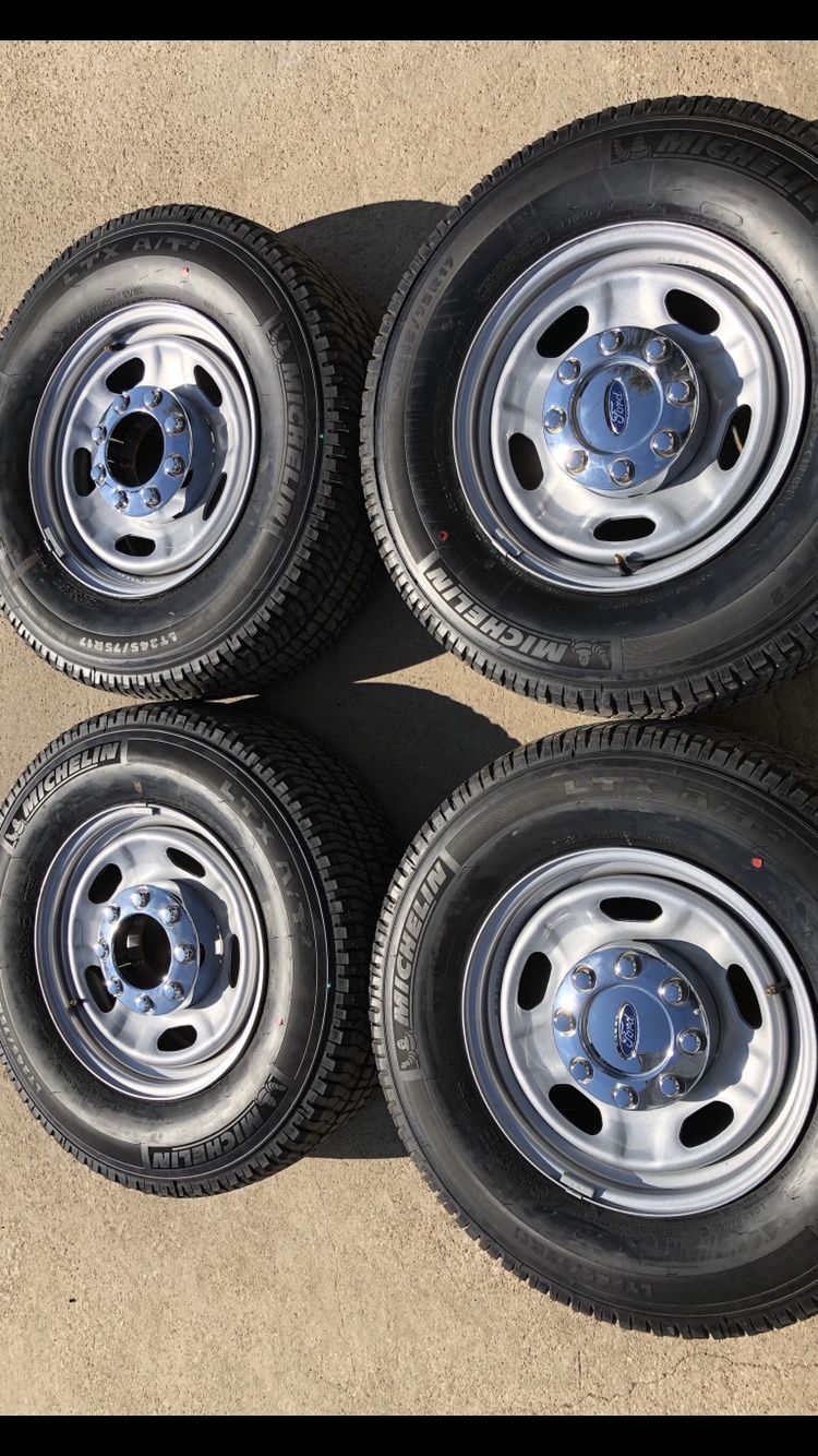 Complete set of Ford Super Duty Rims And Tires 8 Lug Wheels 8x170 Bolt ...