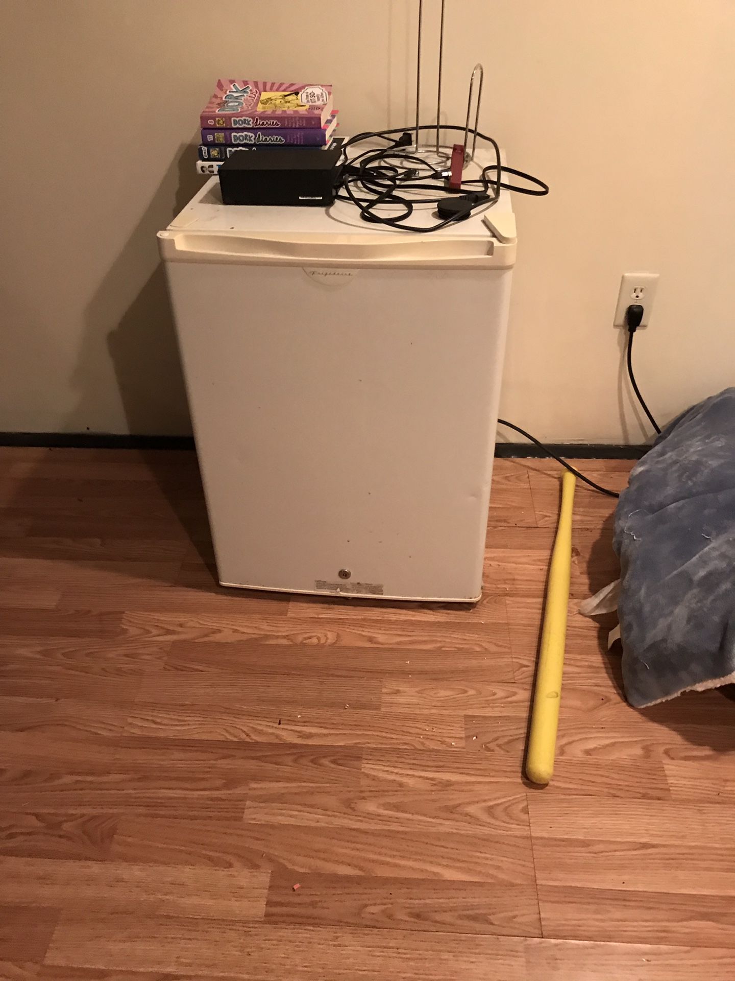 Fridgidare mini fridge