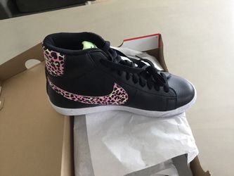 New Kid’s Nike Blazer Mid size 6Y (size 7.5 Women’s) Thumbnail