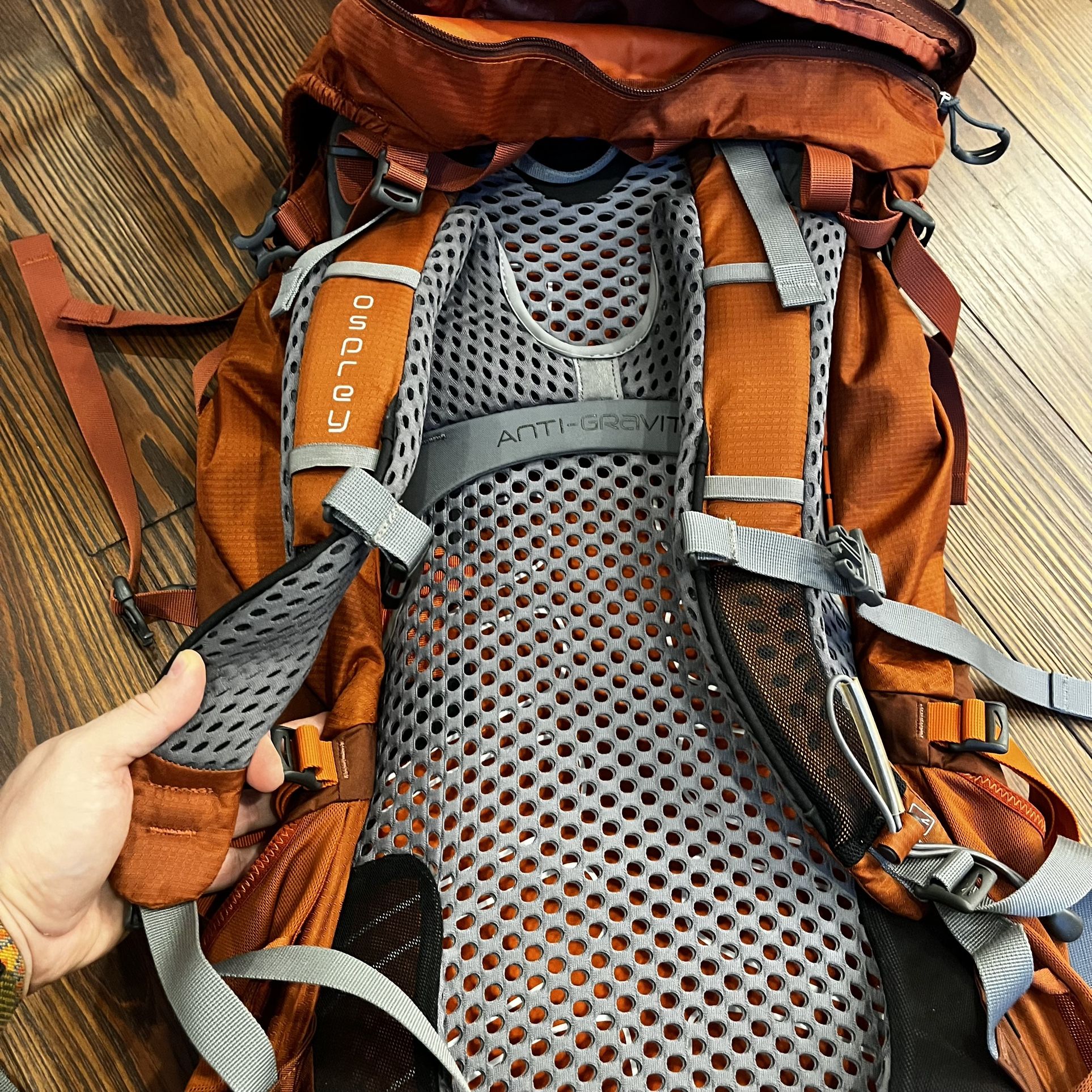 Osprey Atmos AG 50 Liters Hiking BackPack - Men's Size Medium