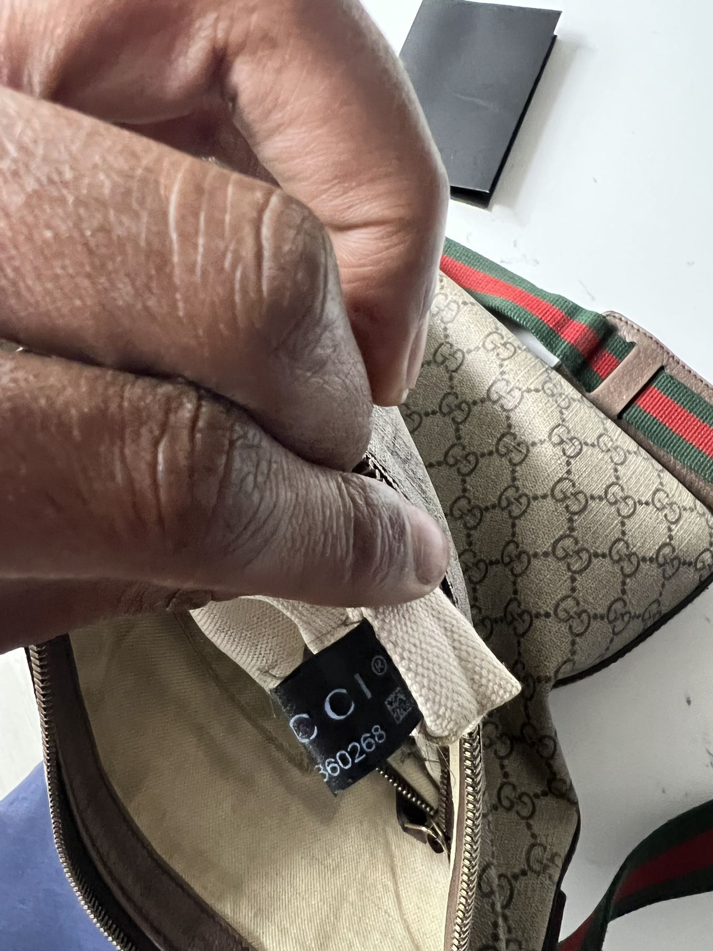 Authentic Gucci Surpreme Messenger Bag