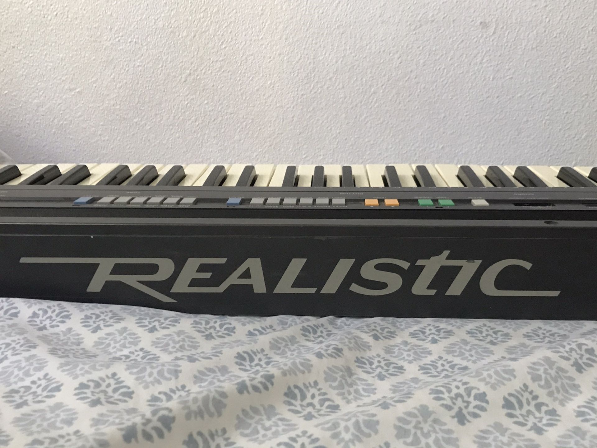 Realistic piano keyboard