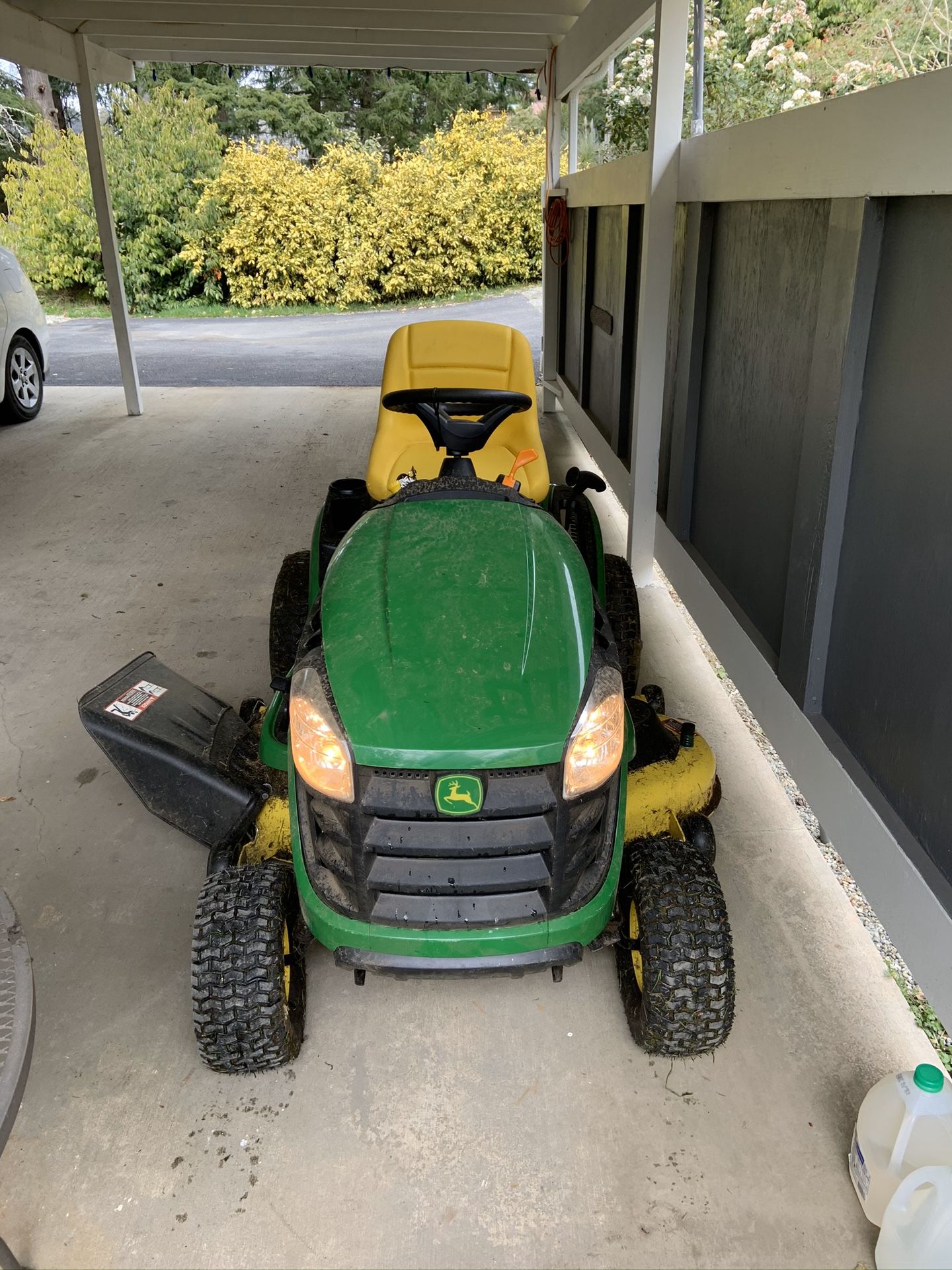 John Deere E140 Riding Lawn Mower for Sale in Seattle, WA OfferUp