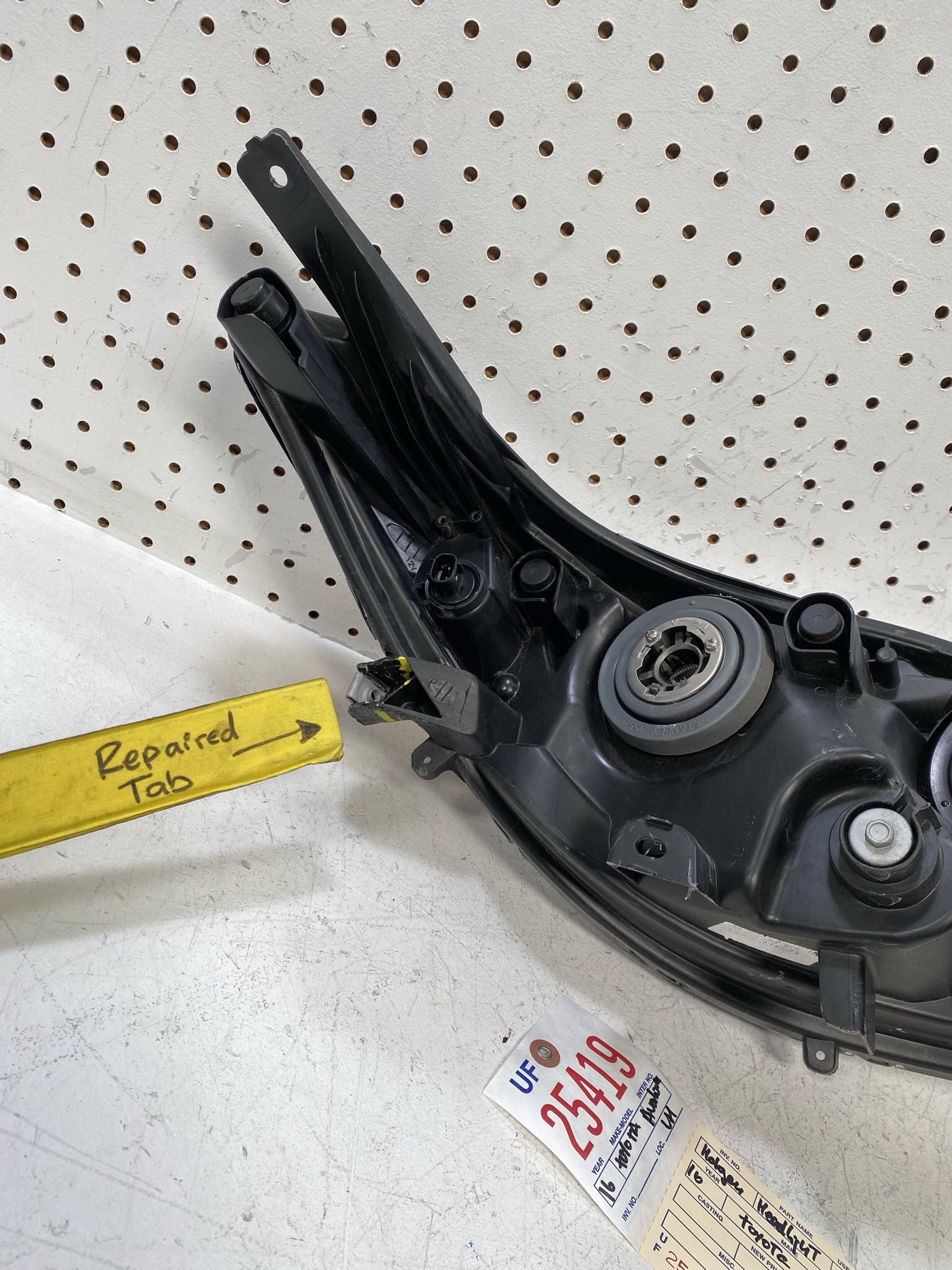 2013 2016 TOYOTA AVALON LEFT SIDE HEADLIGHT LAMP OEM