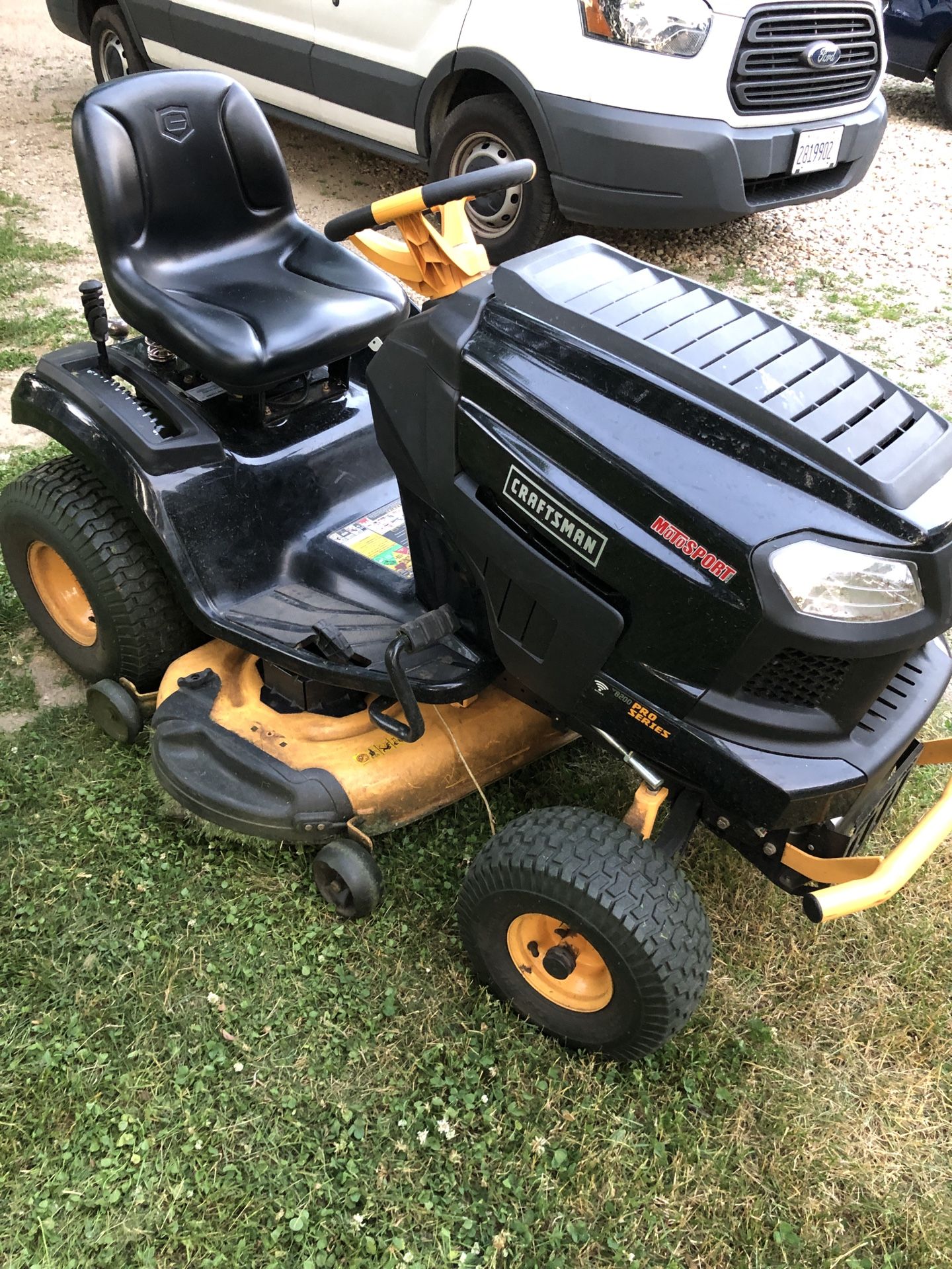 Craftsman tractor lawn mower 8200 pro series for Sale in Bartlett, IL