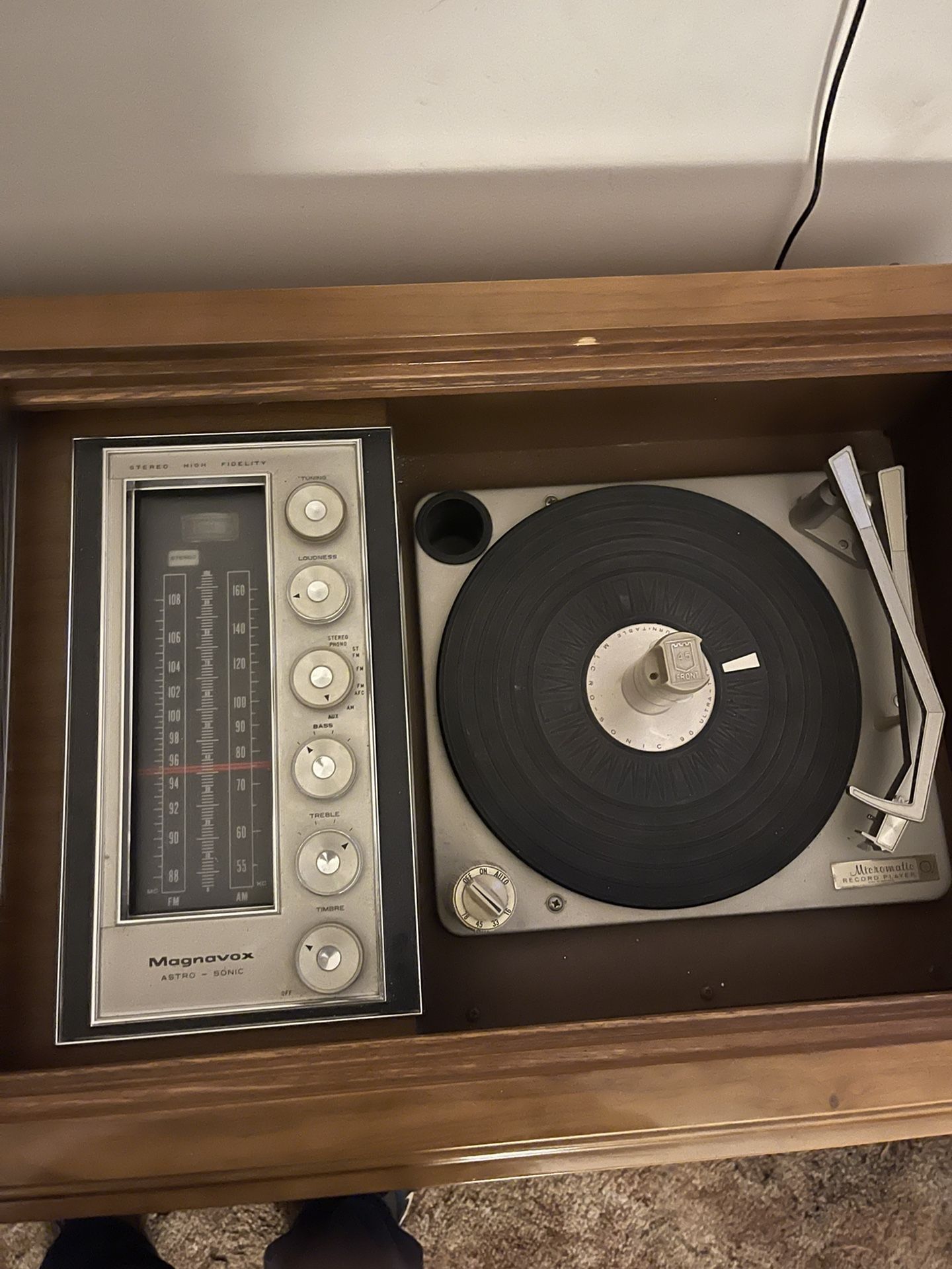 Vintage Magnavox Record Player , A-track, Stereo In One