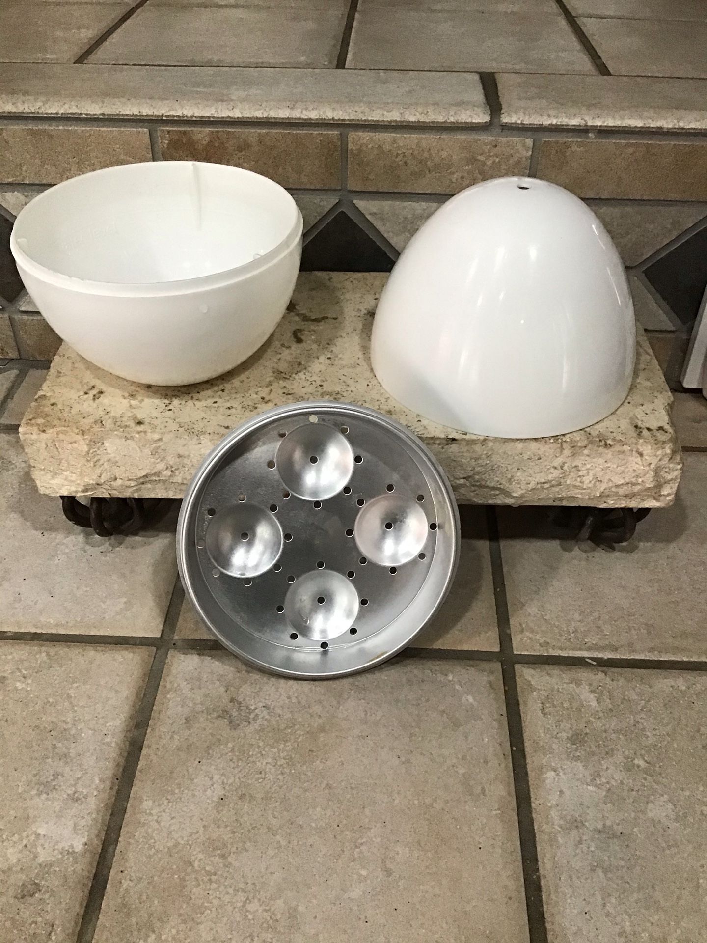 Egg shaped microwave egg cooker