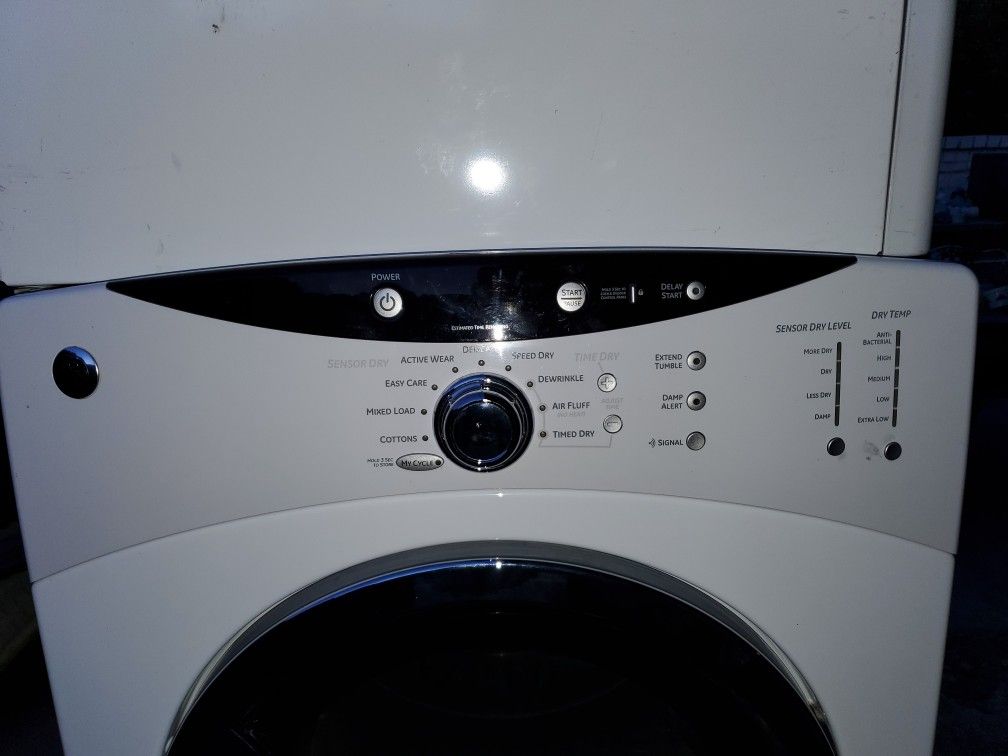 GE7.0 Cu.Ft. Super Capacity Electric Dryer ModelDCVH680EJ1WW *Needs