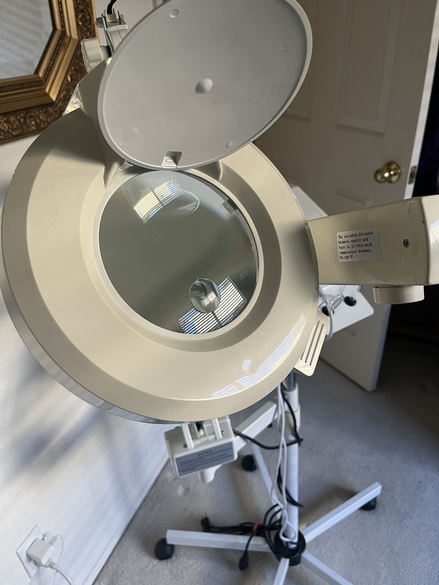 HIGH FREQUENCY & OZONE FACIAL STEAMER W/ MAGNIFYING LAMP