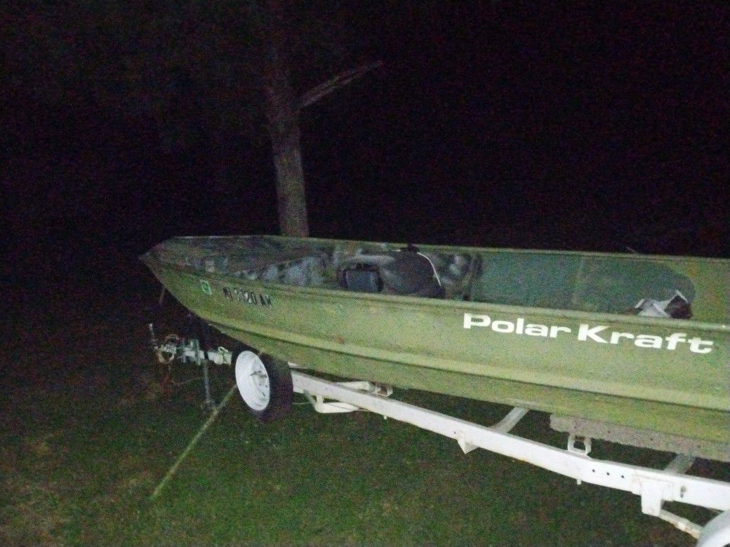 PolarCraft 15' 48" bottom with 35 horse Evinrude and trailer