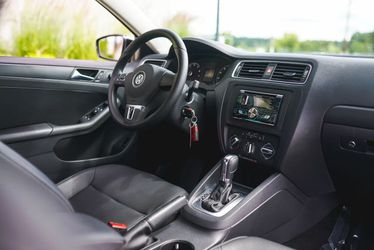 2011 Volkswagen Jetta Thumbnail