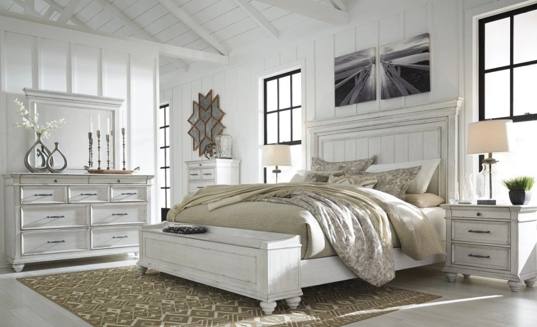 Kanwyn Whitewash Panel Storage Bedroom Set