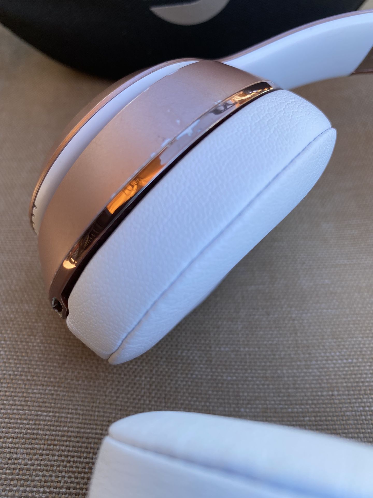 Beats Solo3 Wireless Headphones W/case, charger