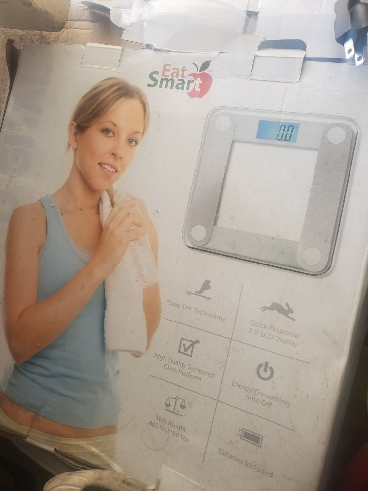 Bathroom scale w/ box