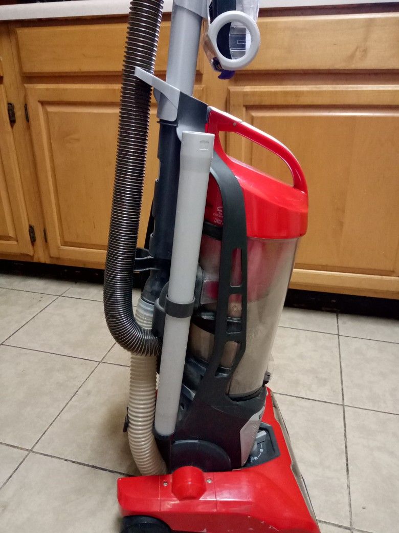 DIRT DEVIL UPRIGHT VACUUM