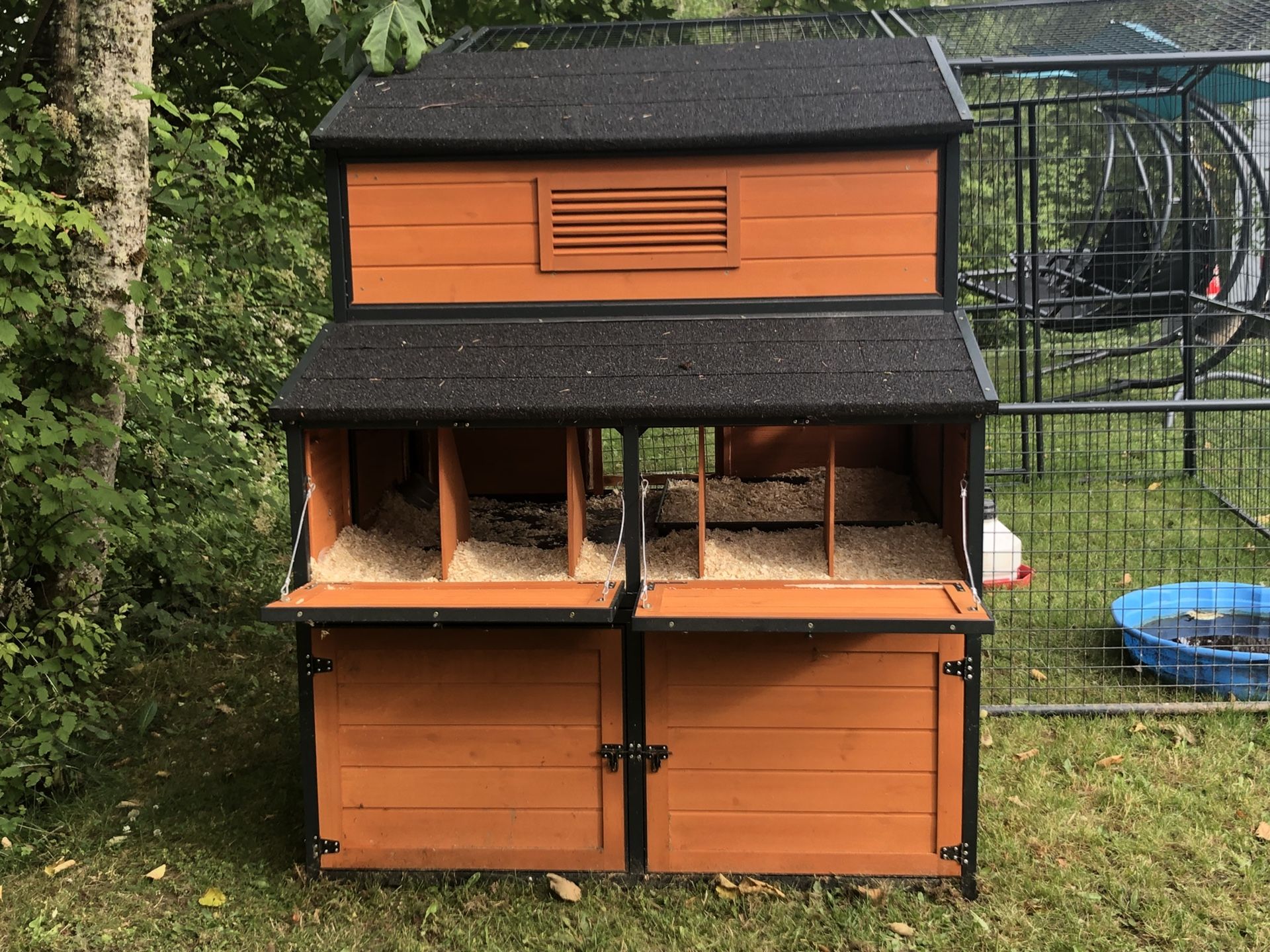 Producers pride chicken coop from tractor supply for Sale in Eatonville