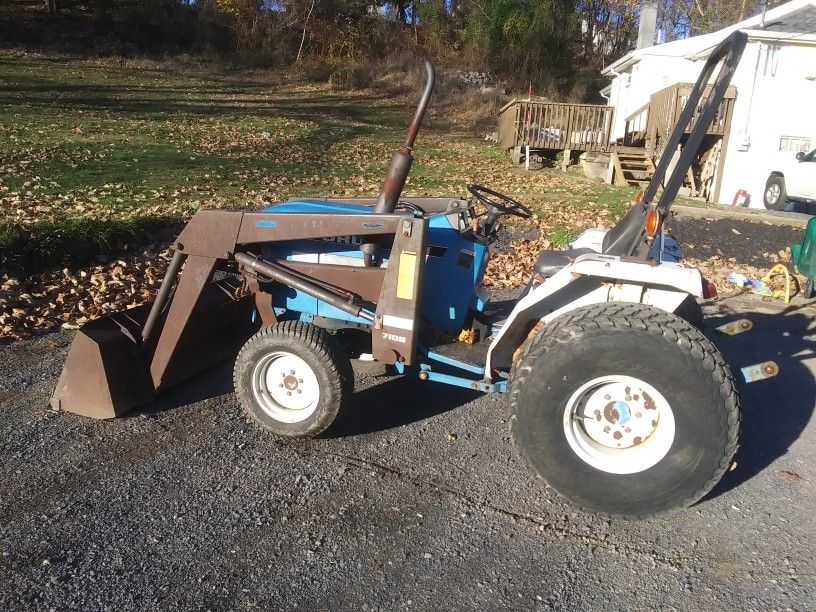 Ford 1320 4x4 Diesel Loader Tractor for Sale in Mechanicsburg, PA - OfferUp