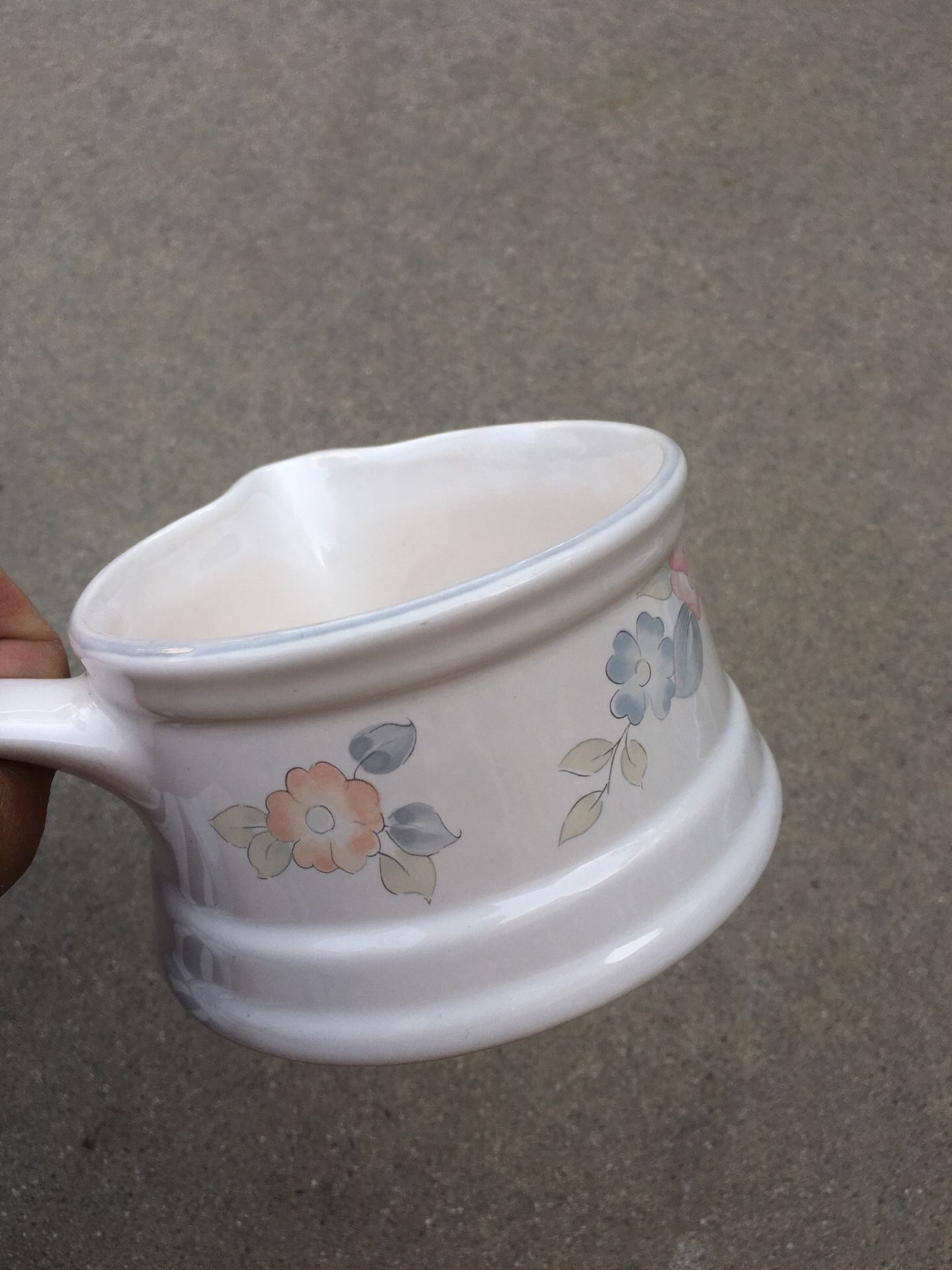 Pfaltzgraff tea rose gravy or butter server