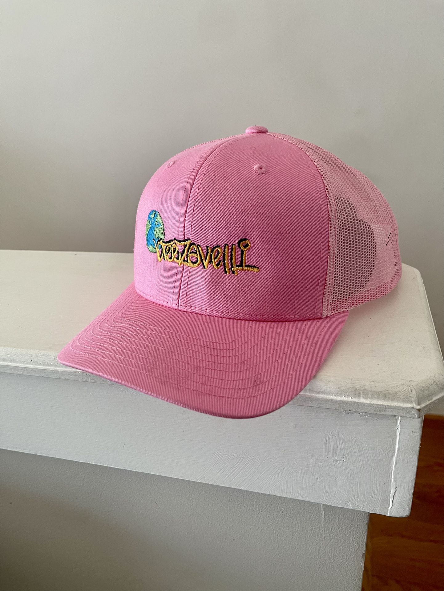 Breezavelli Trucker Hat Pink