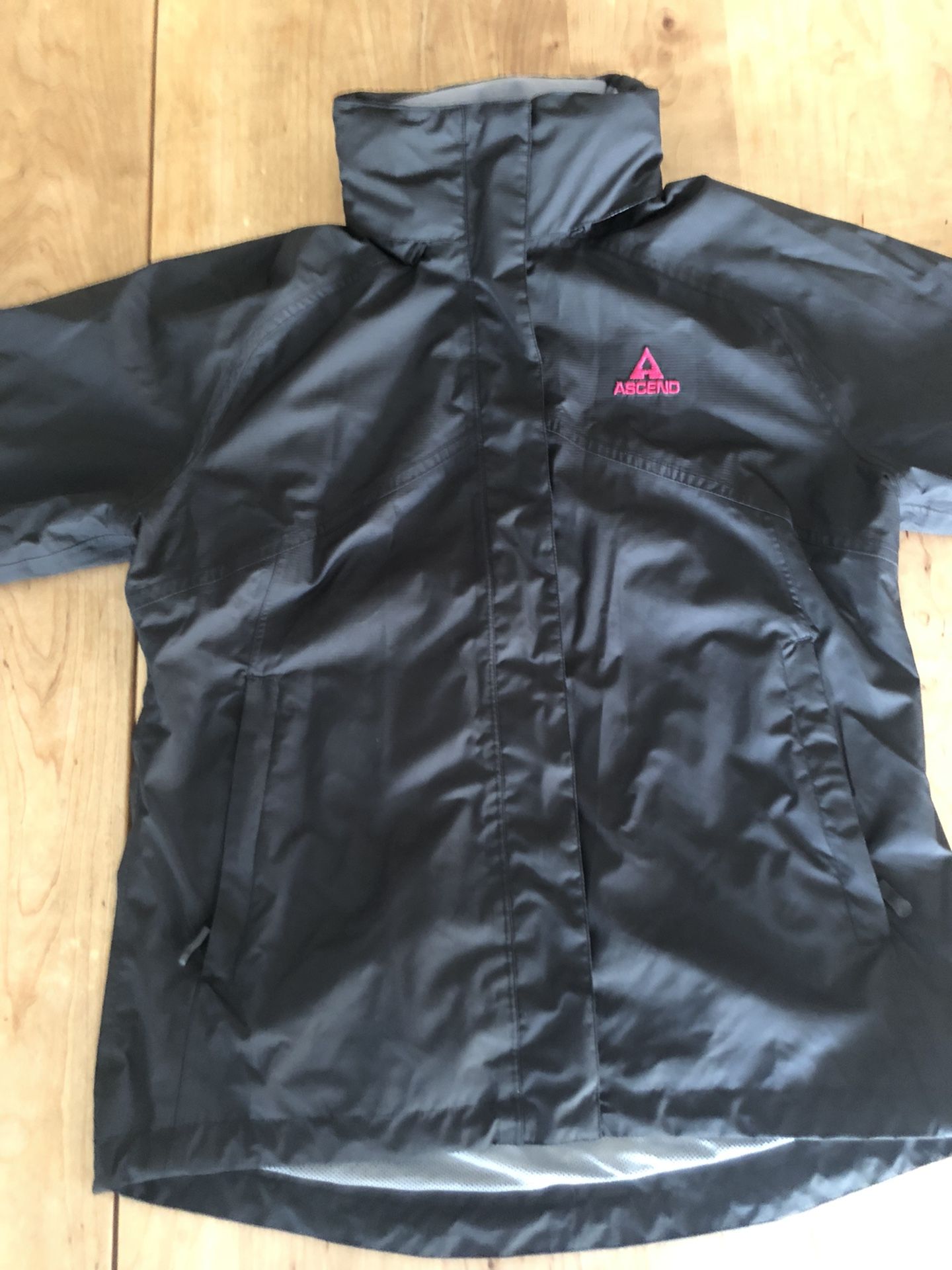 Ascend Waterproof Jacket Men's Meduim Like New!!