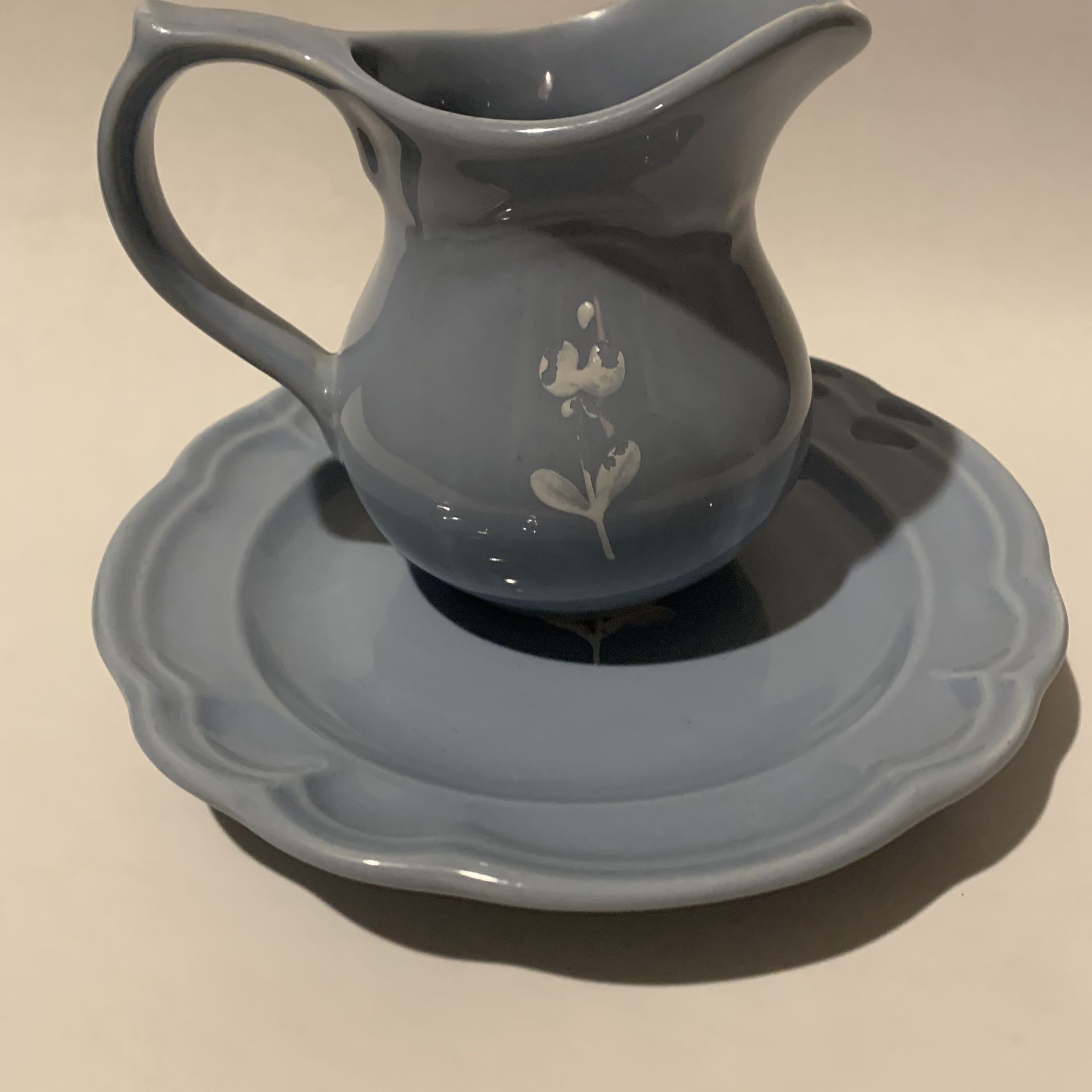 Pfaltzgraff Bouquet Gazebo Blue Creamer White Flower #024 With 7.5” Plate
