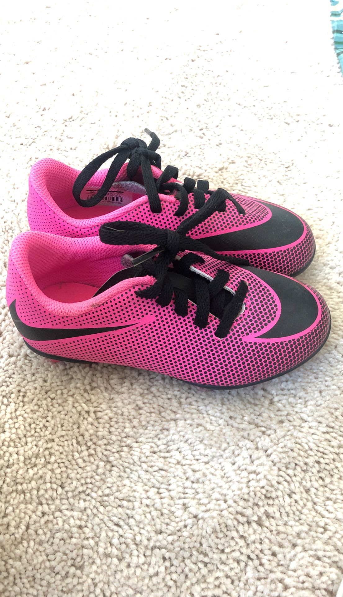 Nike girls soccer shoes