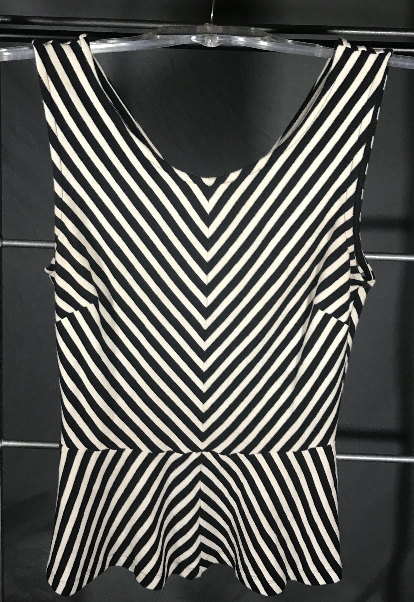 Black & White V Stripe Banana Republic Top Sz 2