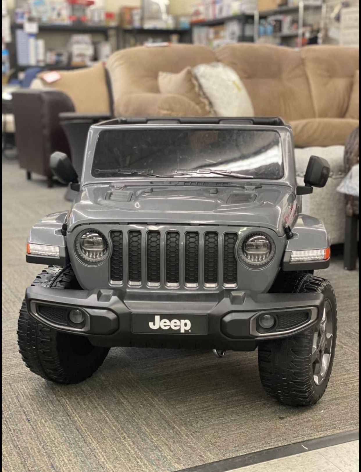 💫Brand New💫 12 volt Jeep Gladiator Battery Powered Ride On Vehicle, Gray
