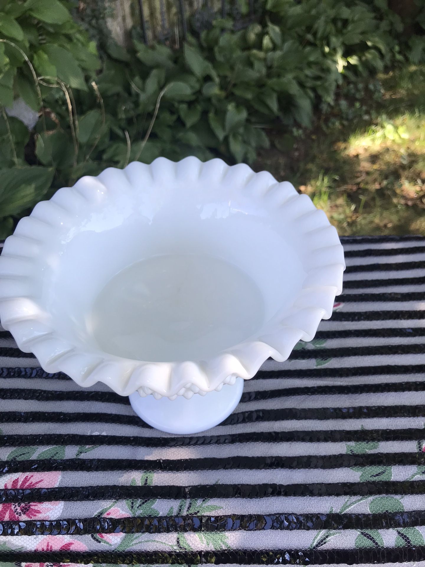 Beautiful Vintage Milk Glass Fruit 🍎 Bowl