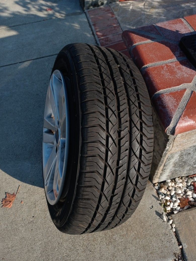 vendo: llanta P215/55/R17