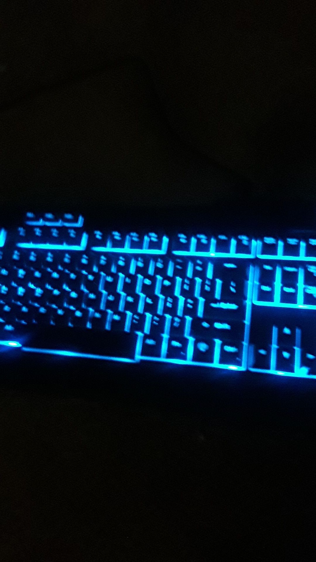 Black web gaming keyboard