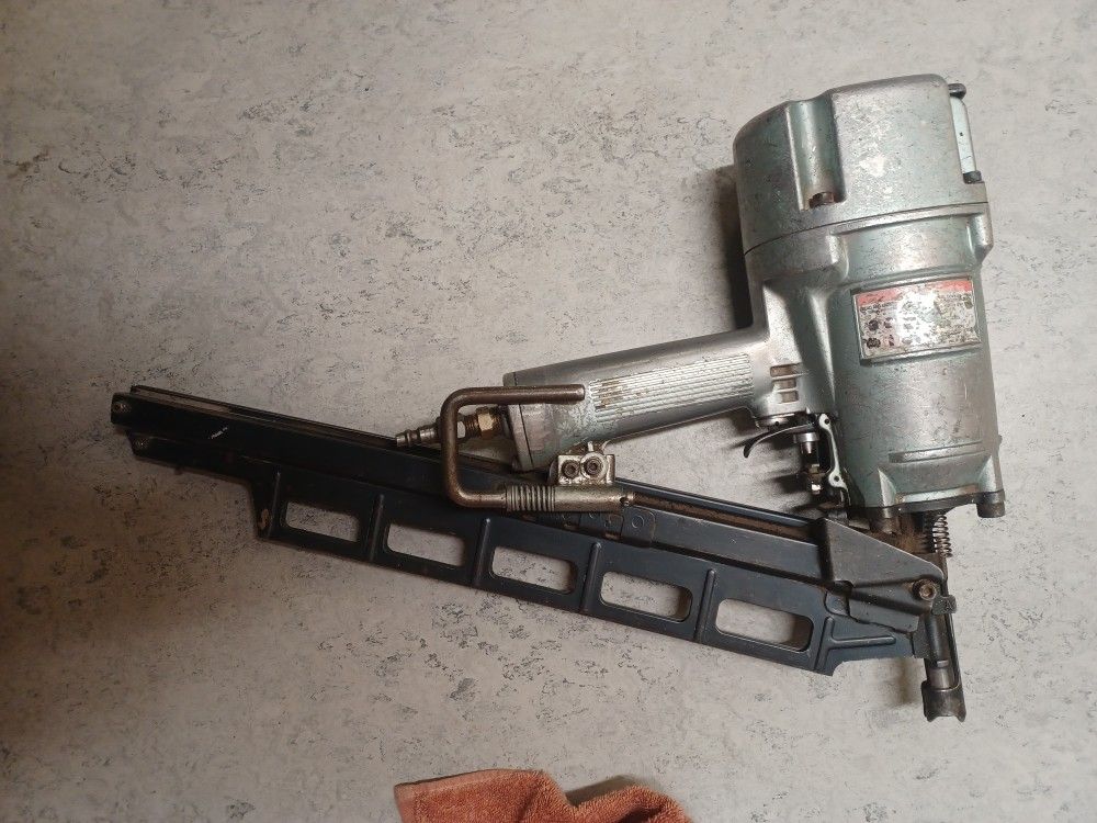 Hitachi Strip NAILER