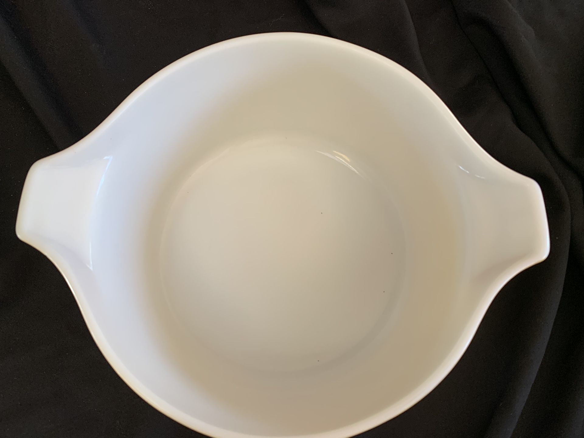 Pyrex 2 ½ qrt Cinderella bowl. Yellow/orange