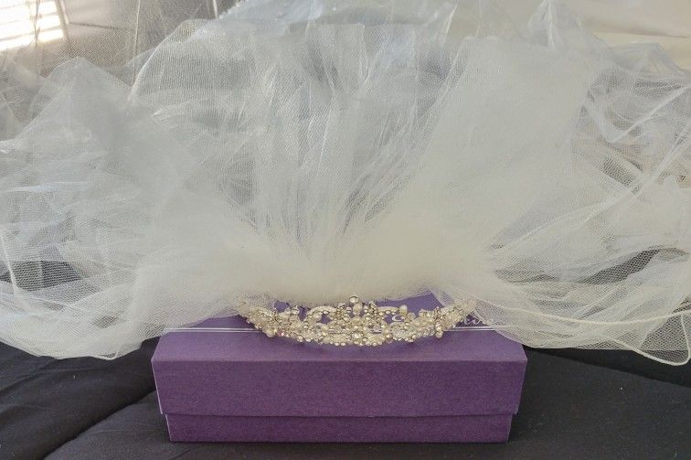 Beautiful Tiara/ Veil