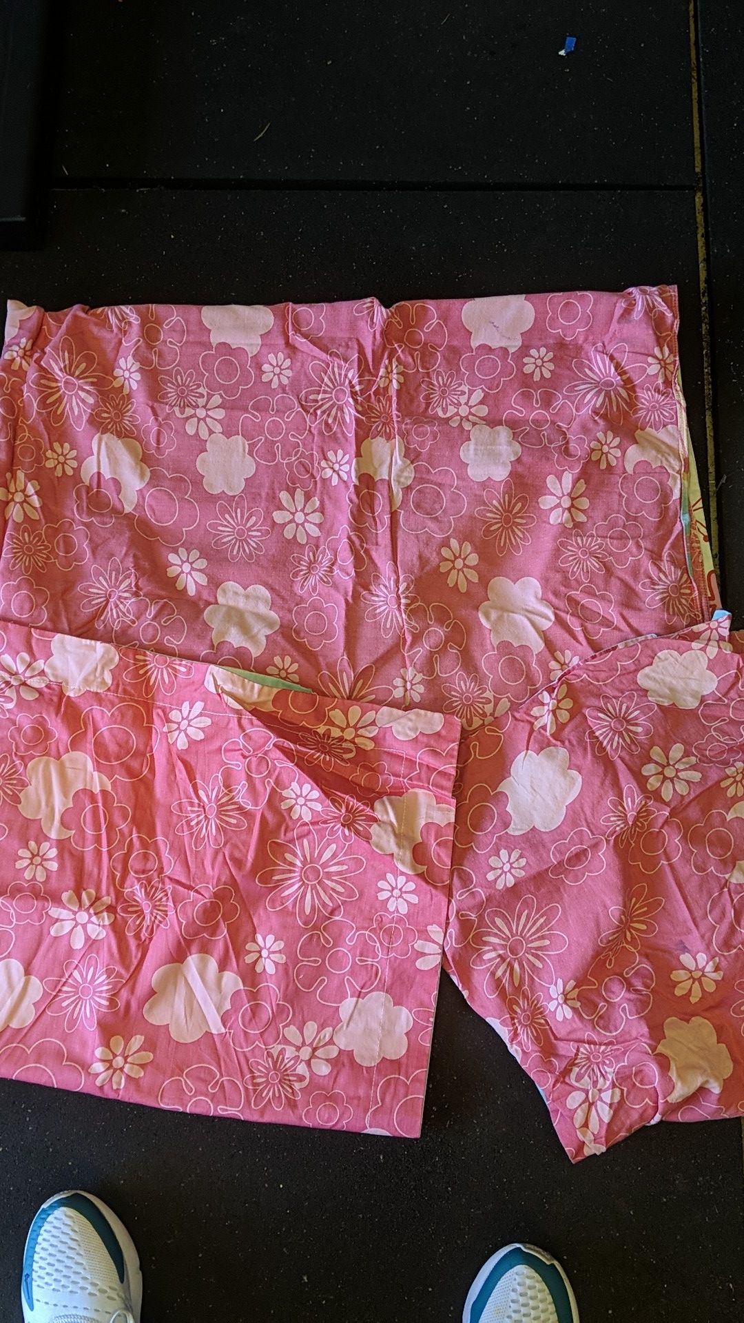 Reversible Twin/full Duvet cover with pillow cases