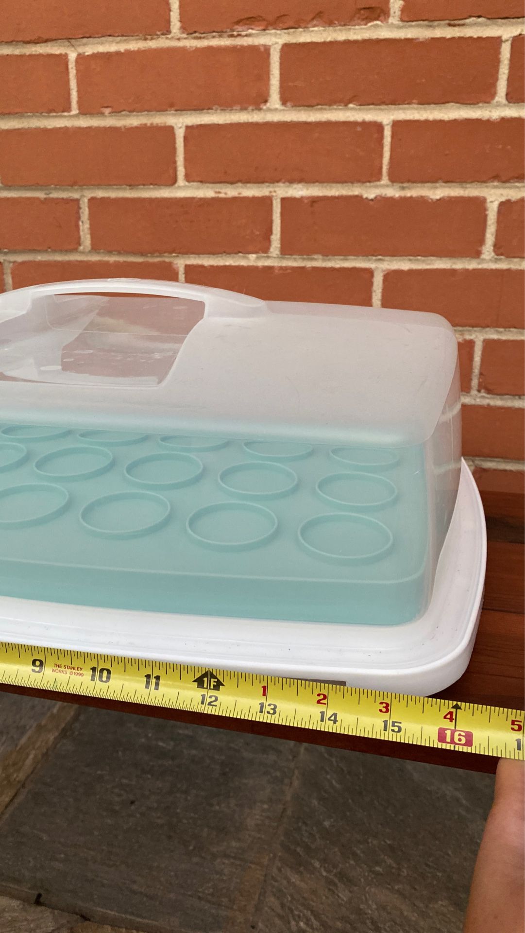Cupcake holder